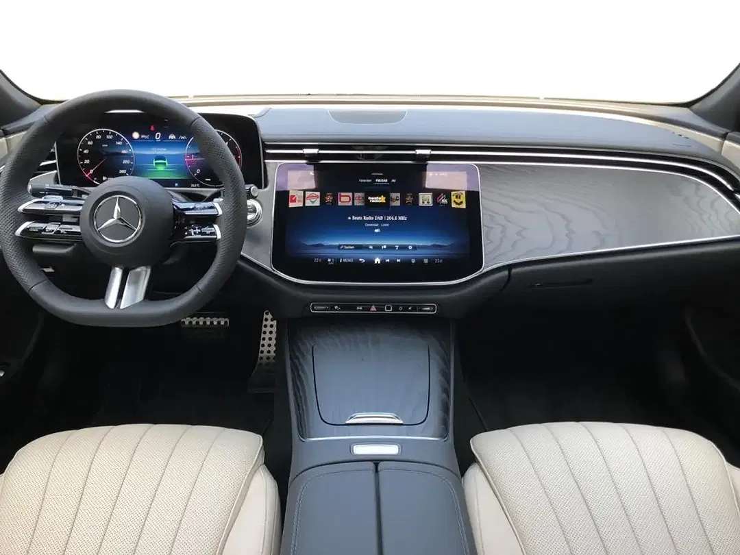 Mercedes-Benz E 220 AMG MBUX Burmester Night - Thumbnail 4