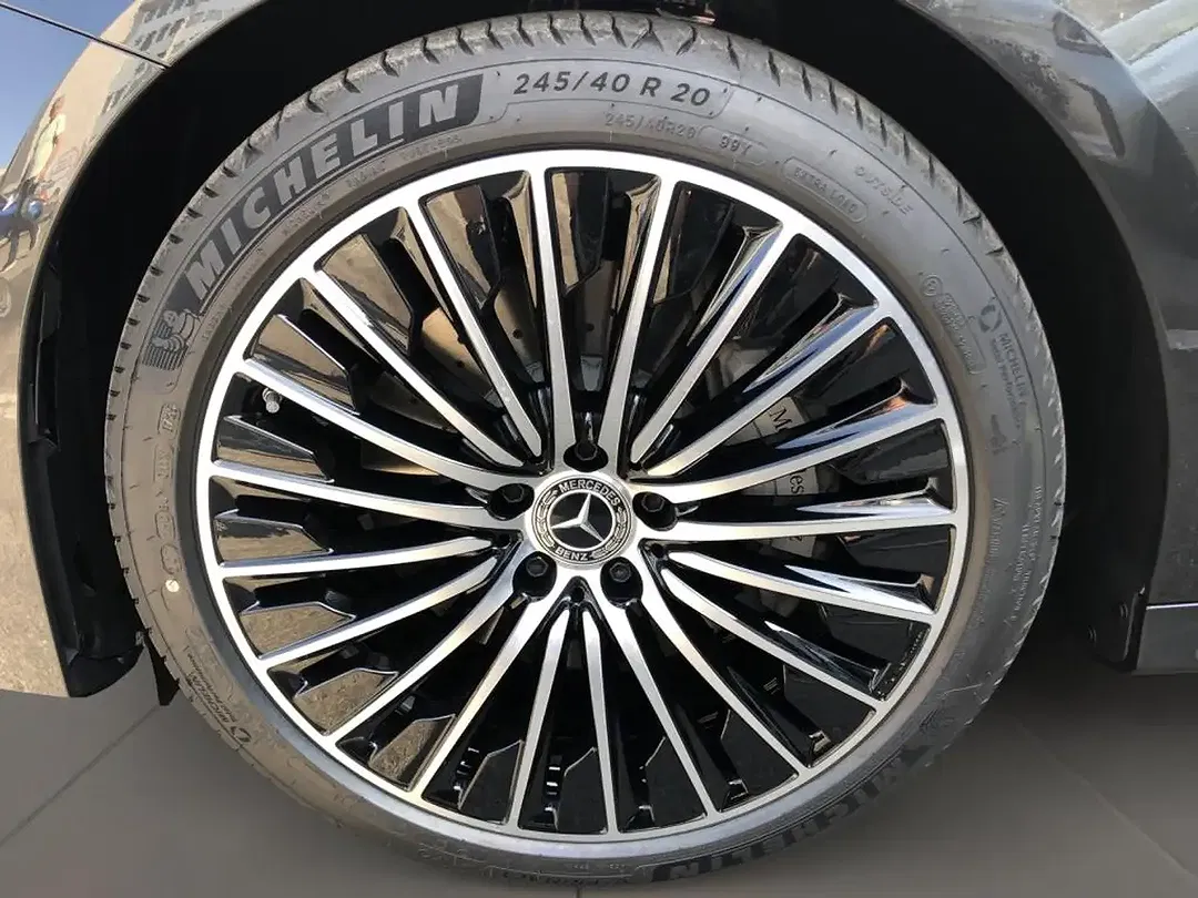 Mercedes-Benz E 220 AMG MBUX Burmester Night - Thumbnail 8