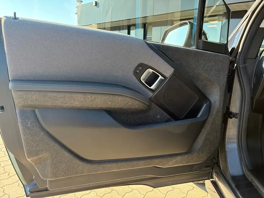 BMW i3 - Thumbnail 3