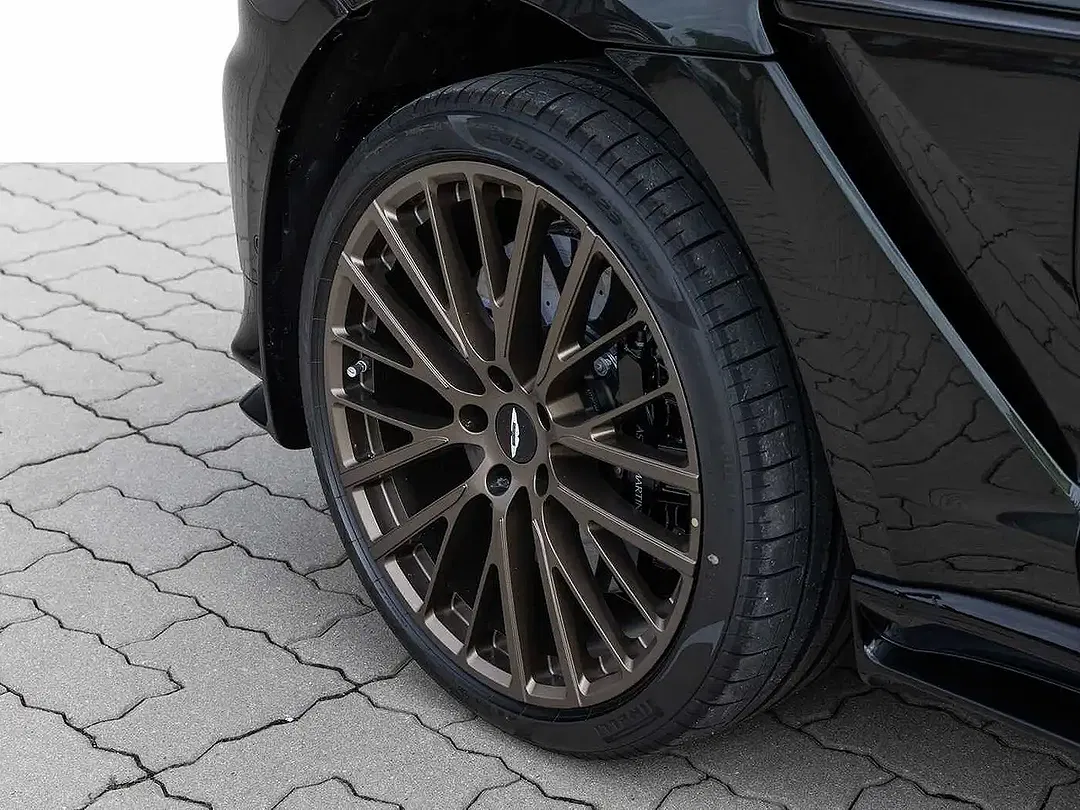 Aston Martin DBX 707 - Thumbnail 13