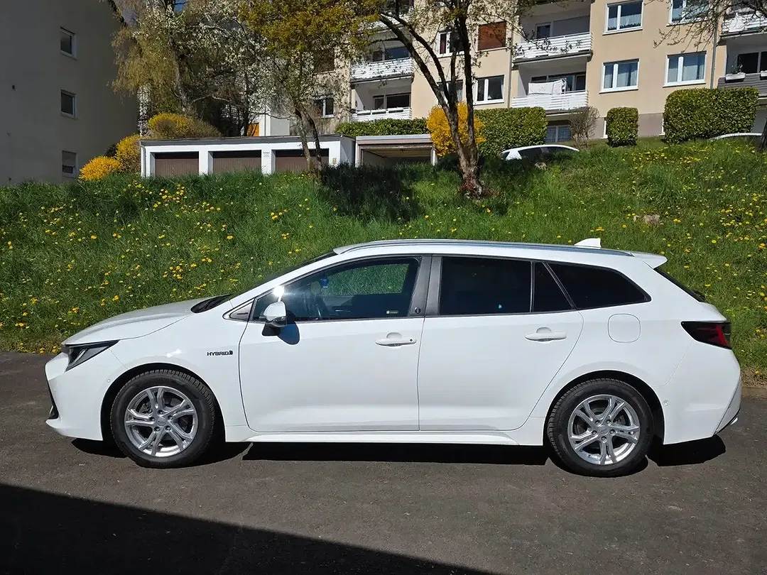 Toyota Corolla Hybrid Team Deutschland - Thumbnail 4