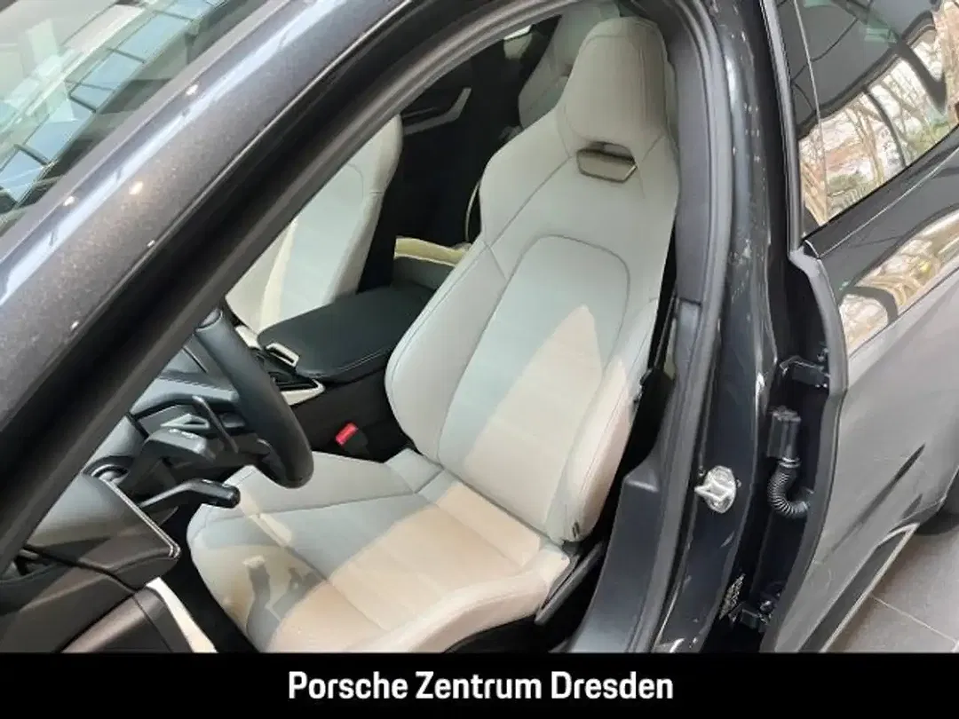 Porsche Panamera E-Hybrid - Thumbnail 5