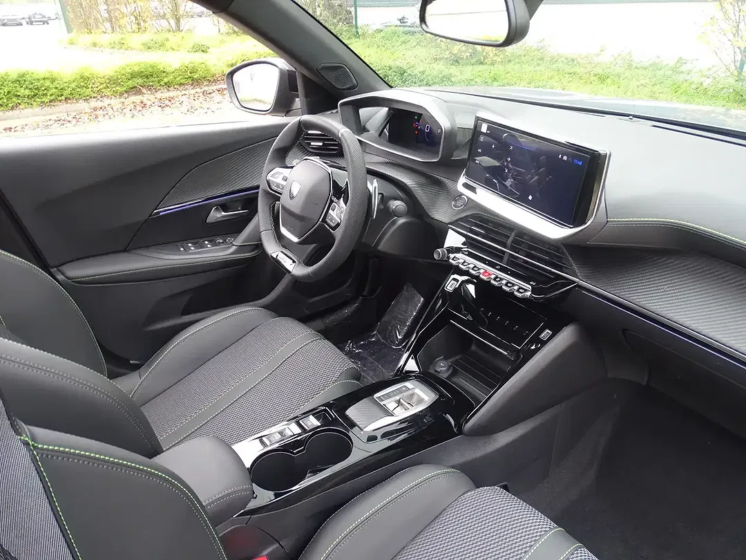 Peugeot 2008 145 e-DSC6 Hybrid GT - Thumbnail 11