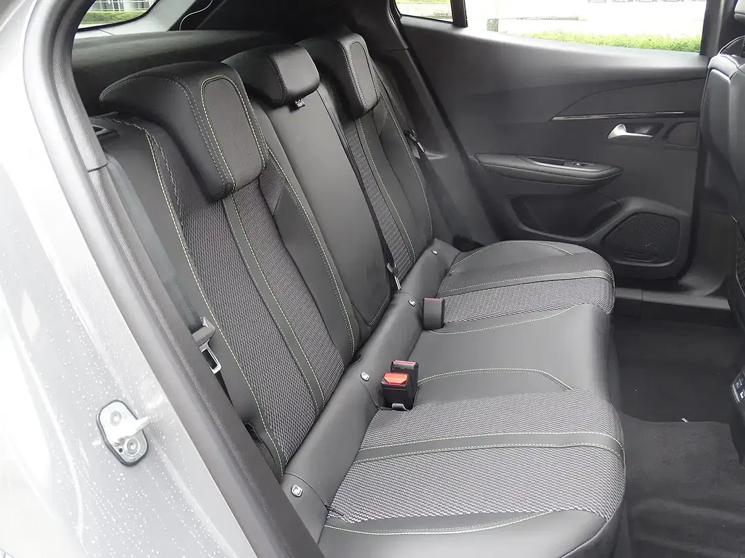 Peugeot 2008 145 e-DSC6 Hybrid GT - Thumbnail 13