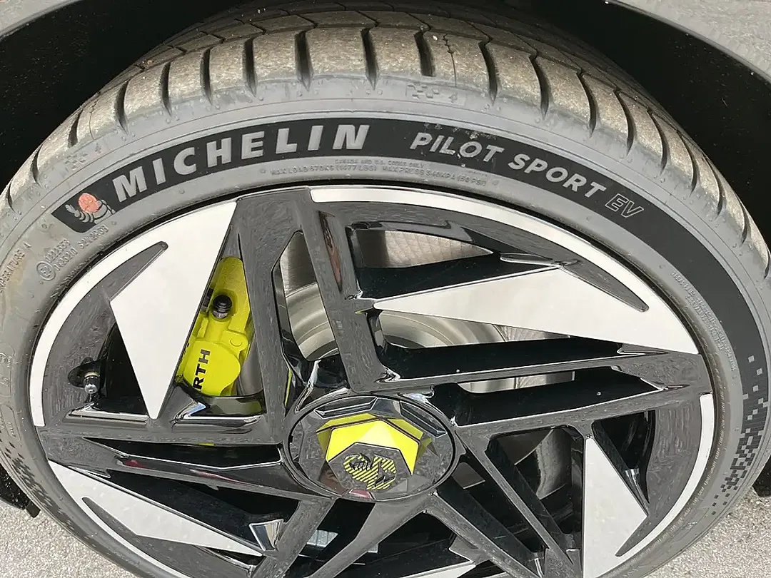 Abarth 600e Scorpionissima - foto 15