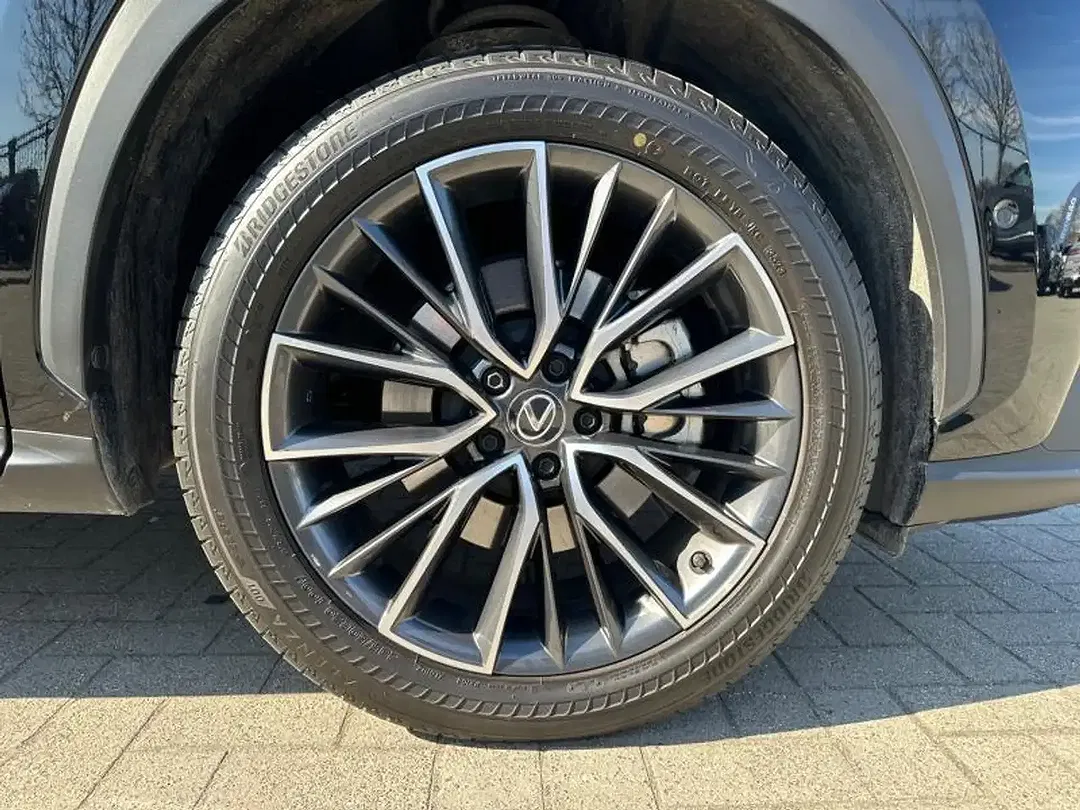 Lexus NX 450h+ PHEV - Thumbnail 13