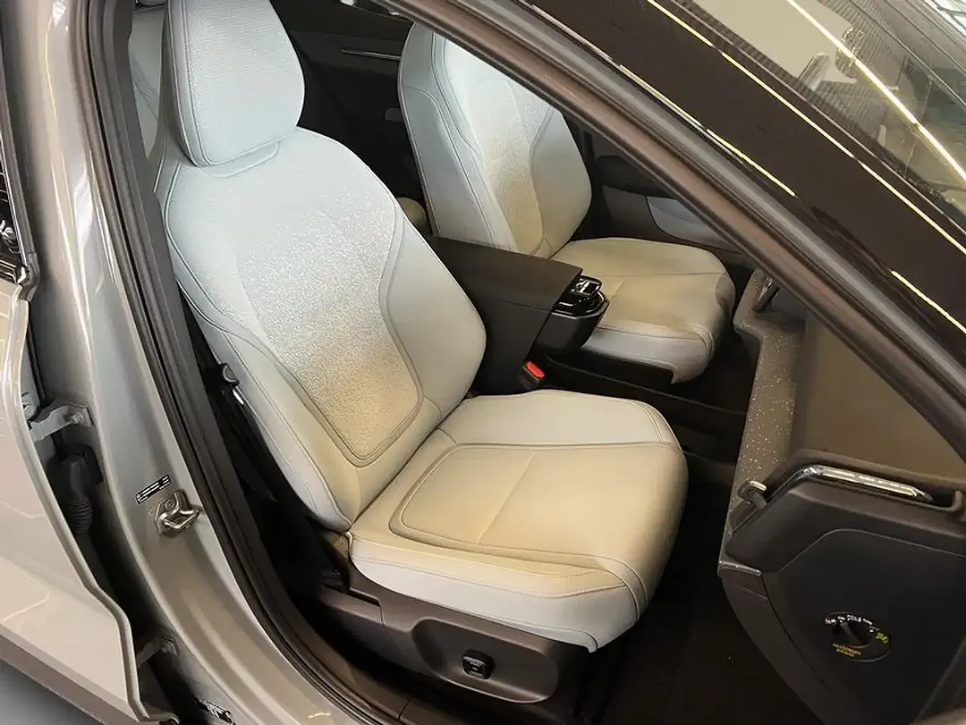Volvo EX30 AWD Twin Motor Performance Ultra - Thumbnail 14