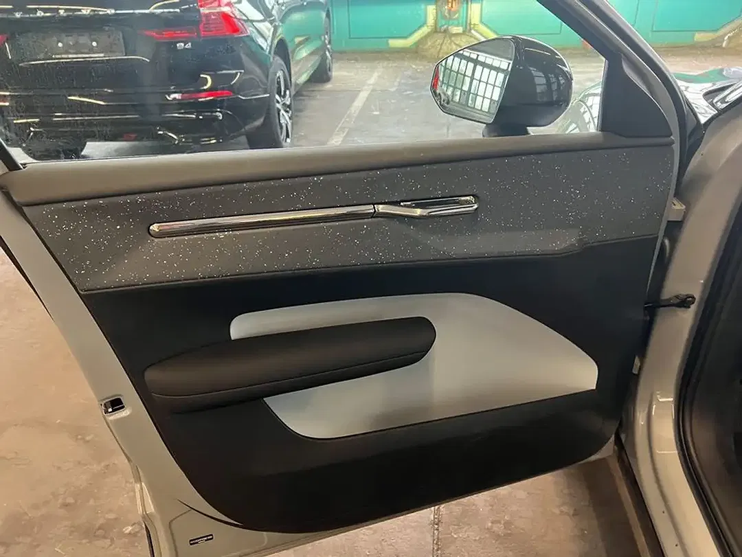 Volvo EX30 AWD Twin Motor Performance Ultra - Thumbnail 16