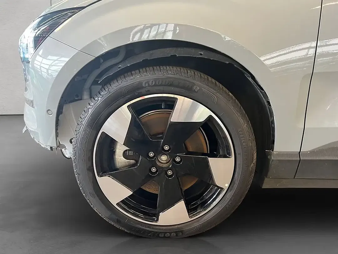Volvo EX30 AWD Twin Motor Performance Ultra - Thumbnail 17
