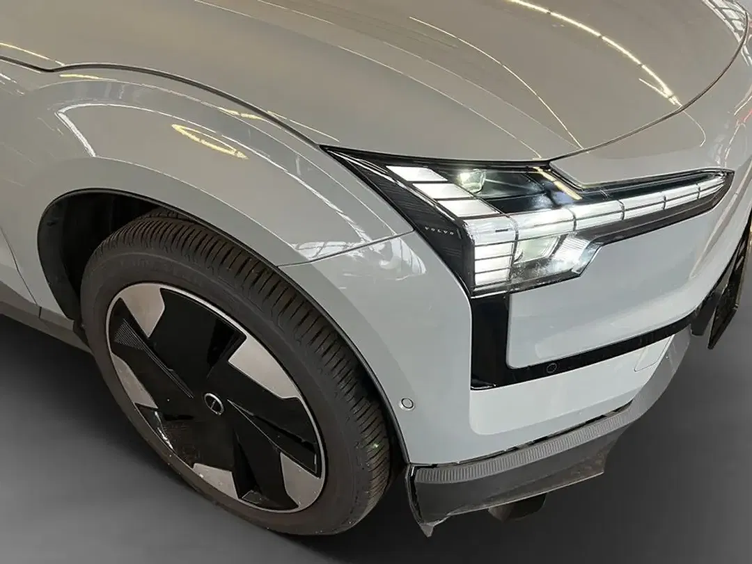Volvo EX30 AWD Twin Motor Performance Ultra - Thumbnail 21