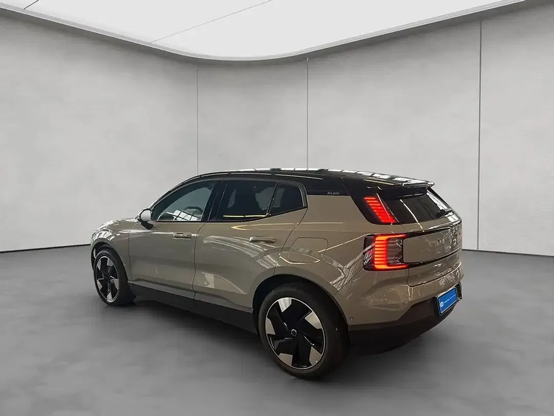 Volvo EX30 AWD Twin Motor Performance Ultra - Thumbnail 3