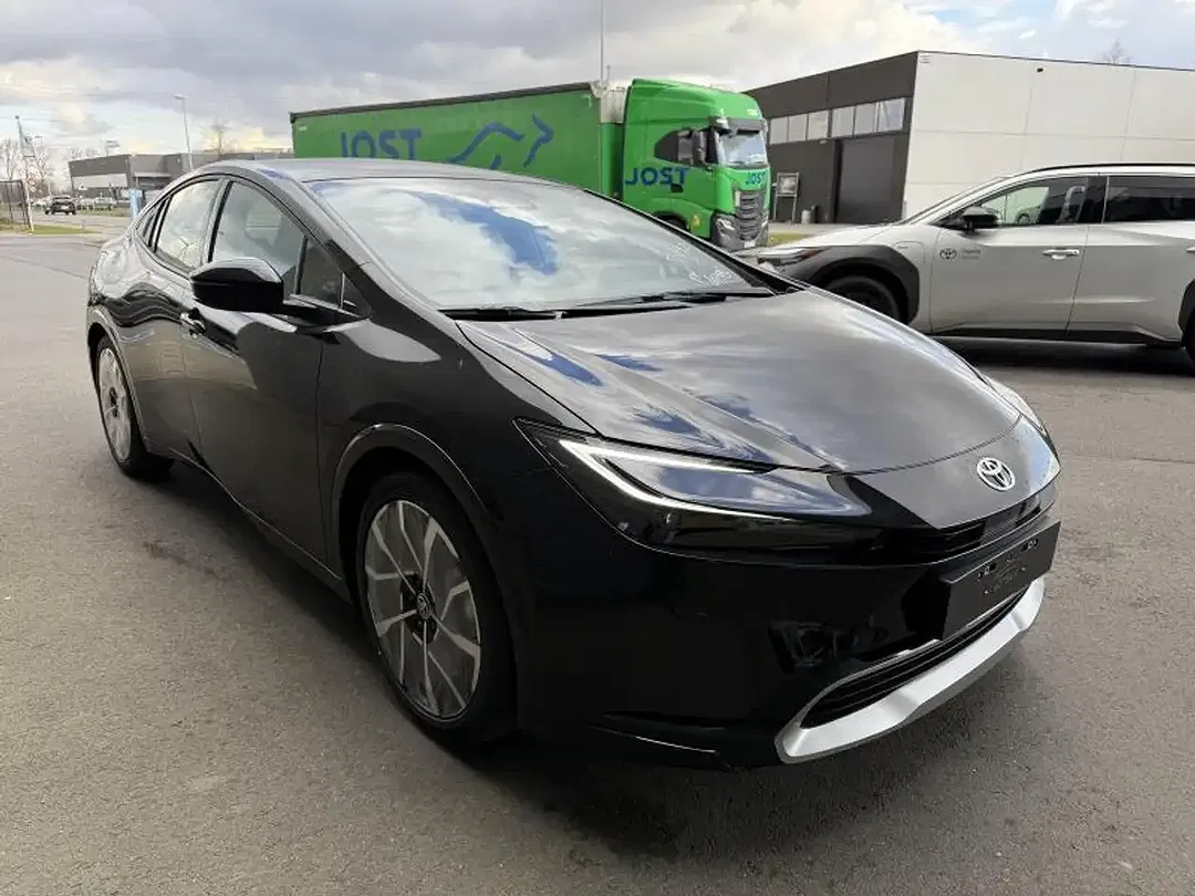 Toyota Prius Premium Plus - Thumbnail 4
