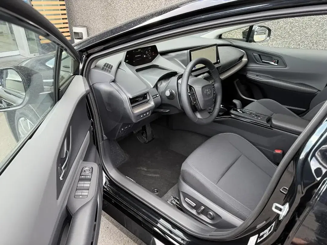 Toyota Prius Premium Plus - Thumbnail 8