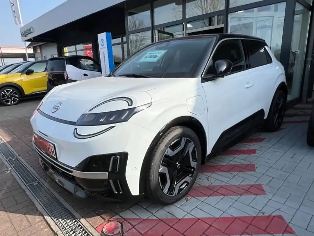 Nissan Micra - Thumbnail 3