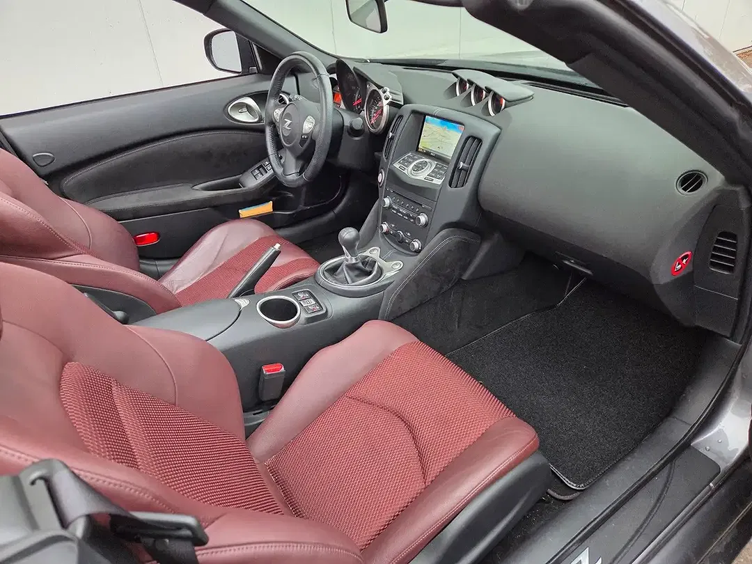 Nissan 370Z - Thumbnail 10