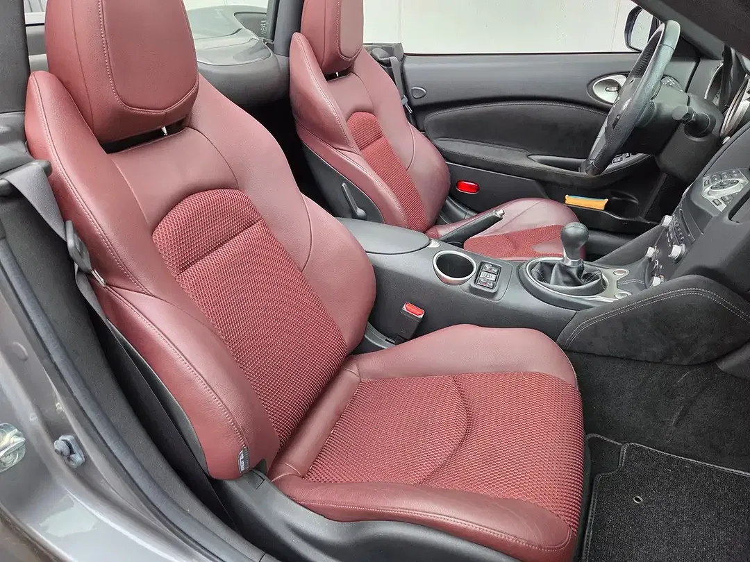 Nissan 370Z - Thumbnail 12