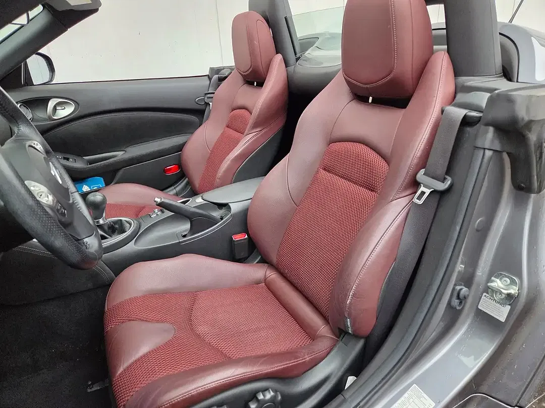 Nissan 370Z - Thumbnail 4