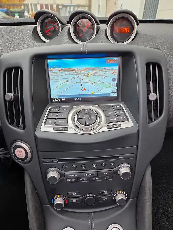 Nissan 370Z - Thumbnail 7