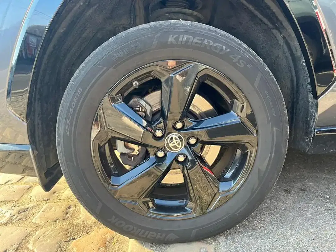 Toyota RAV 4 Style Plus - Thumbnail 3