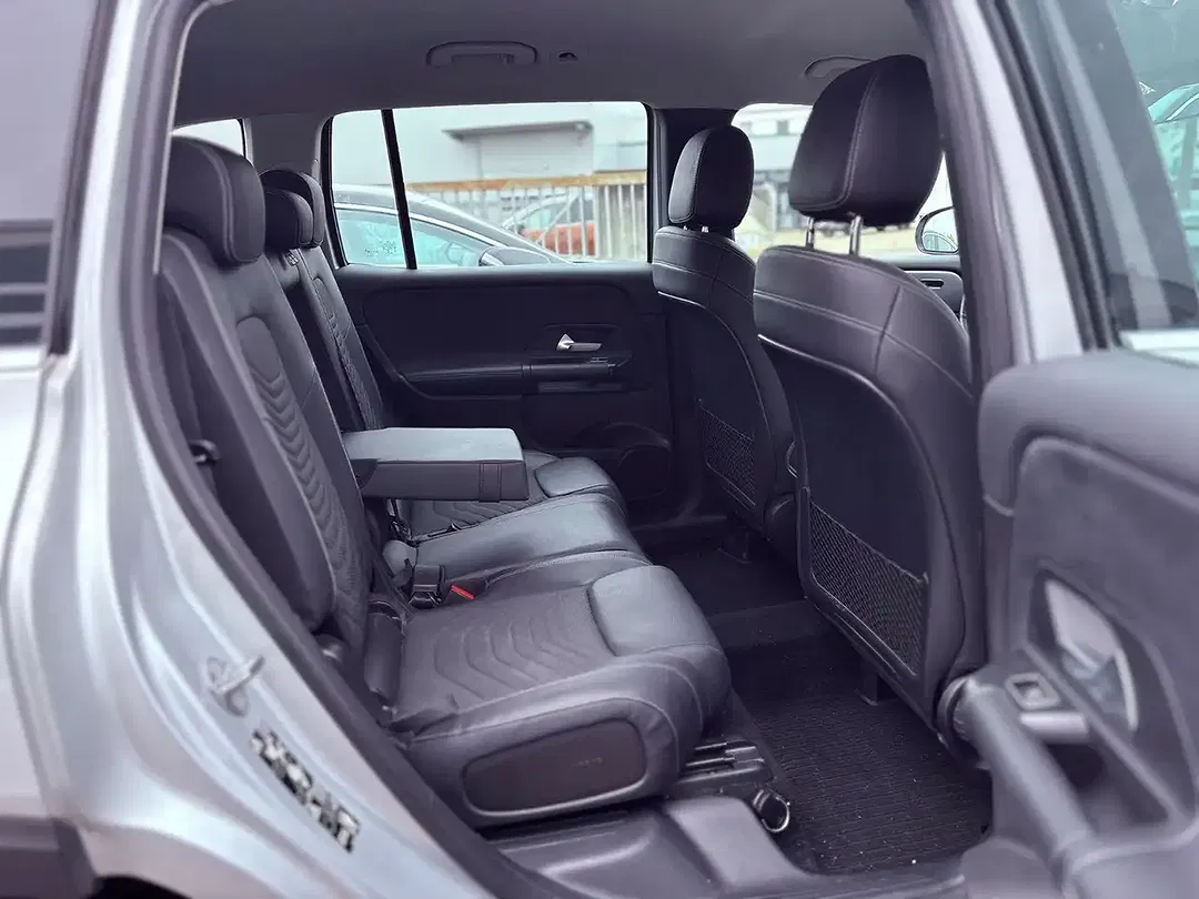 Mercedes-Benz GLB 200 - Thumbnail 10
