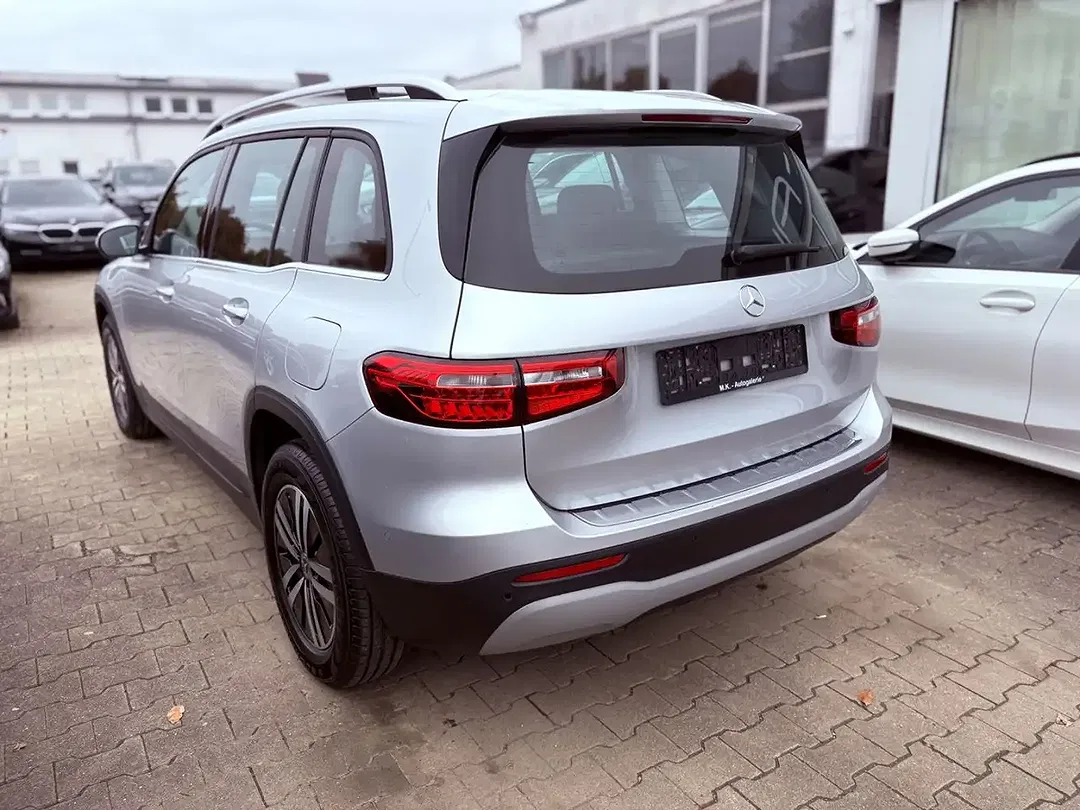 Mercedes-Benz GLB 200 - Thumbnail 4