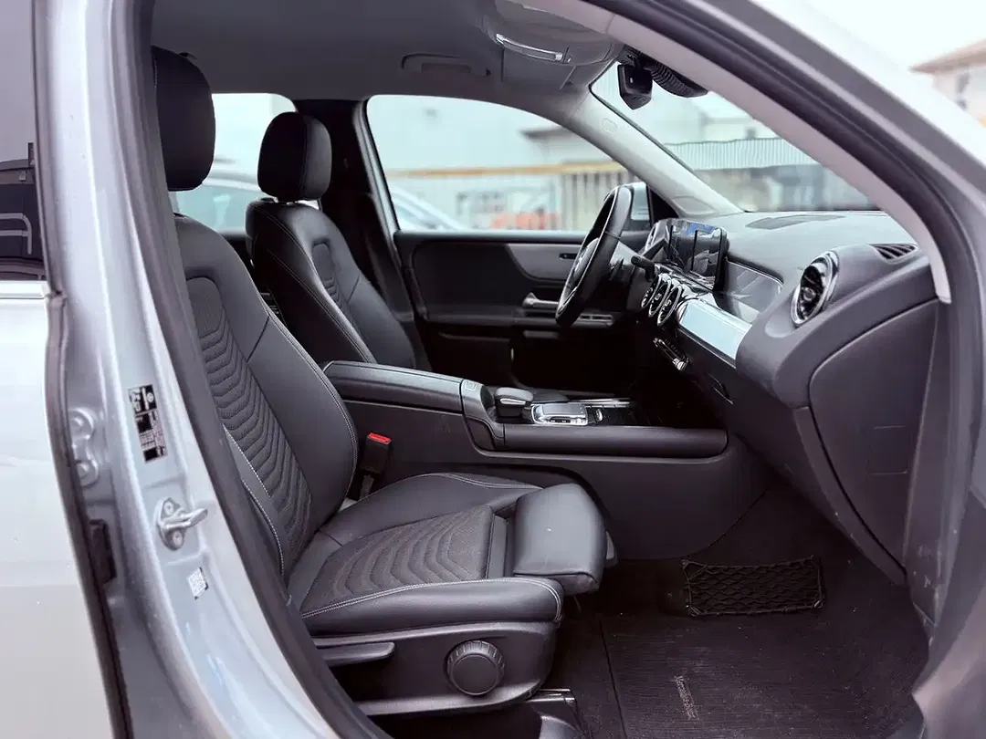 Mercedes-Benz GLB 200 - Thumbnail 8