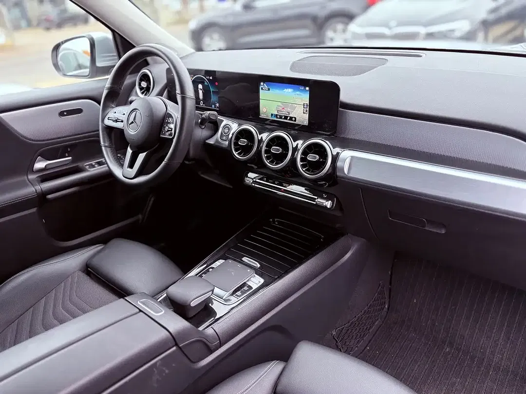 Mercedes-Benz GLB 200 - Thumbnail 9