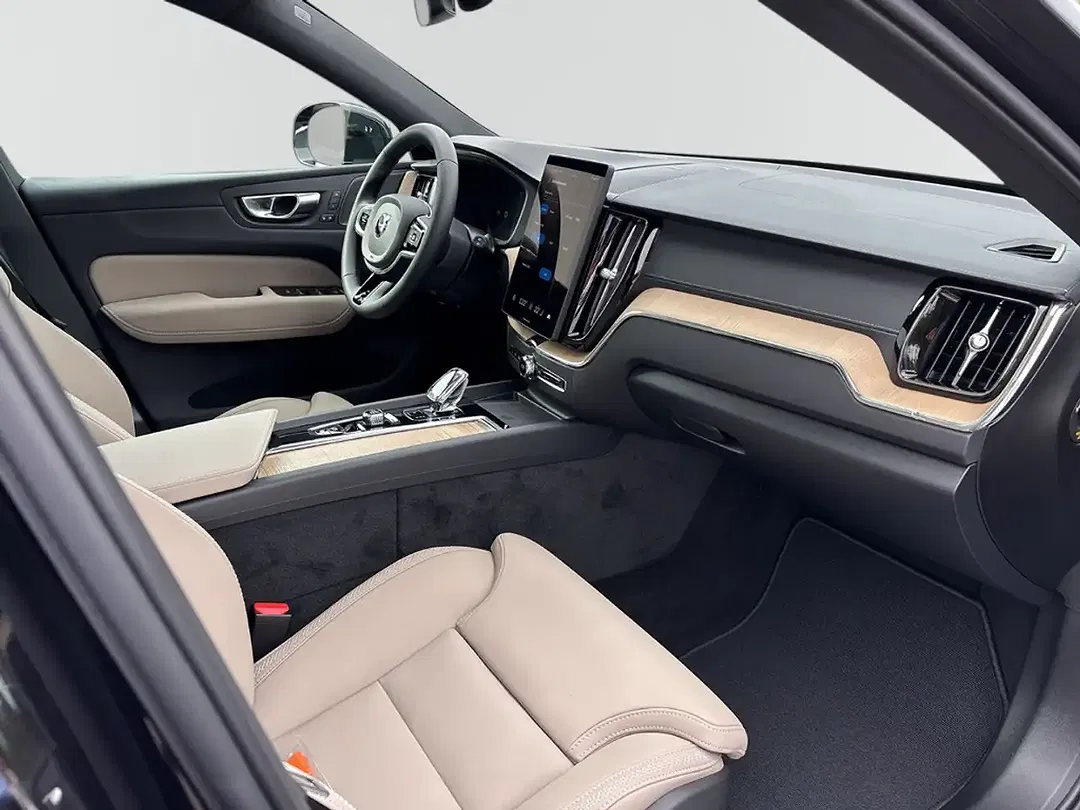Volvo XC60 T6 AWD Recharge Ultra Bright - Thumbnail 3