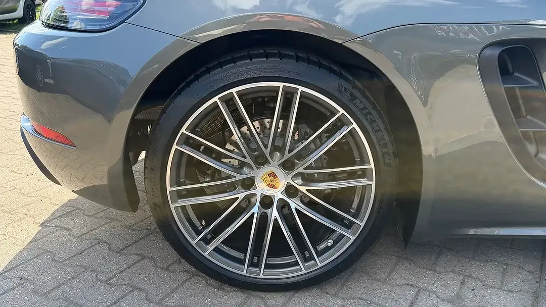 Porsche Boxster - Thumbnail 9