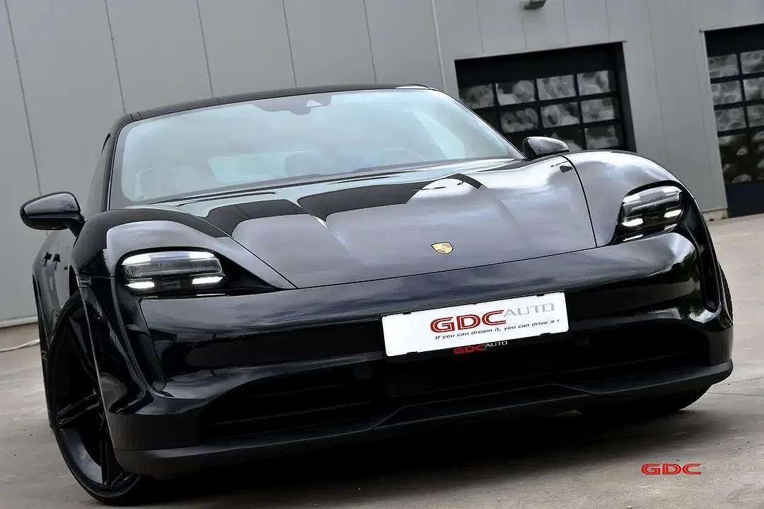 Porsche Taycan - Thumbnail 10