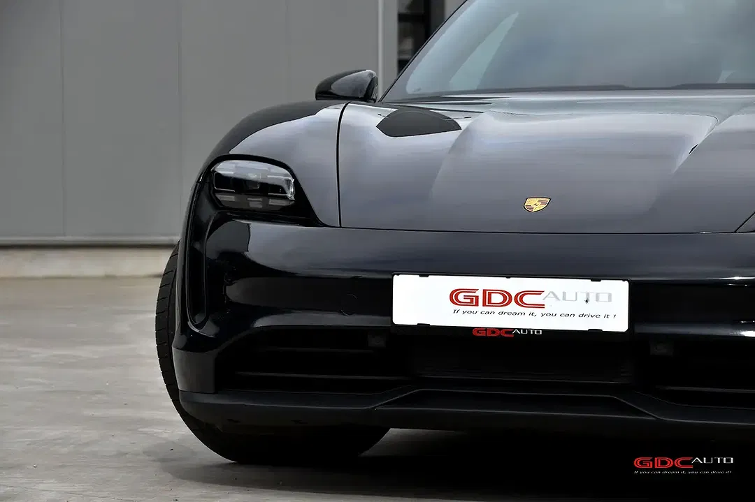 Porsche Taycan - Thumbnail 13