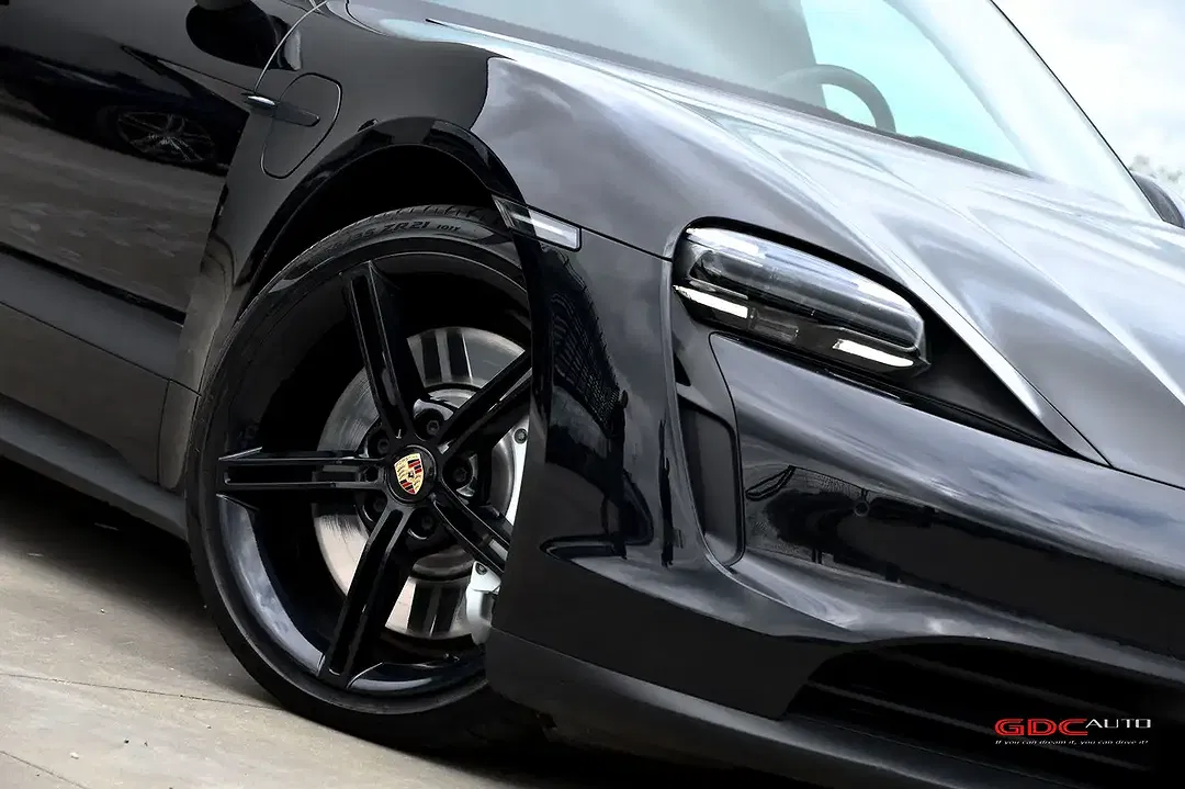 Porsche Taycan - Thumbnail 14