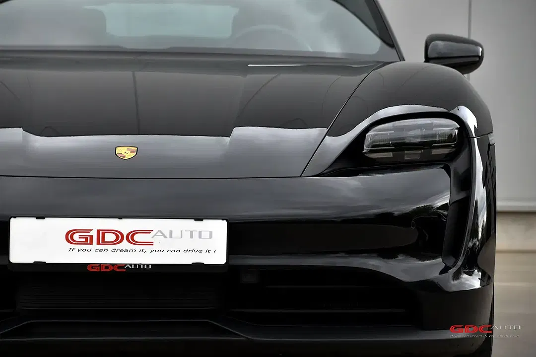 Porsche Taycan - Thumbnail 4