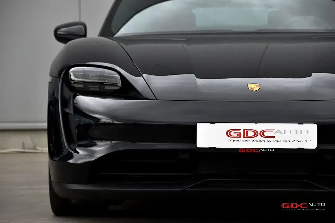 Porsche Taycan - Thumbnail 5