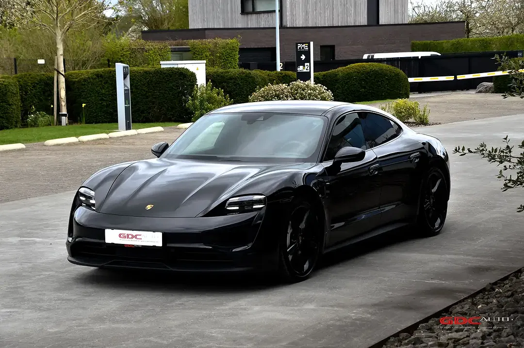 Porsche Taycan - Thumbnail 6