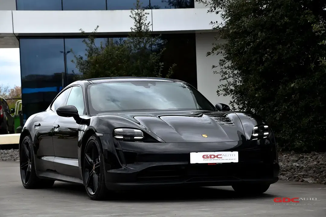 Porsche Taycan - Thumbnail 7