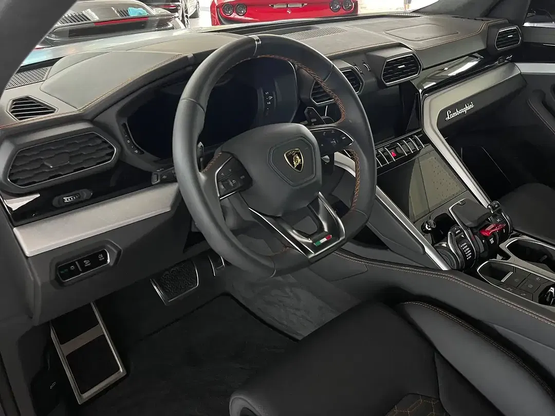 Lamborghini Urus - Thumbnail 13