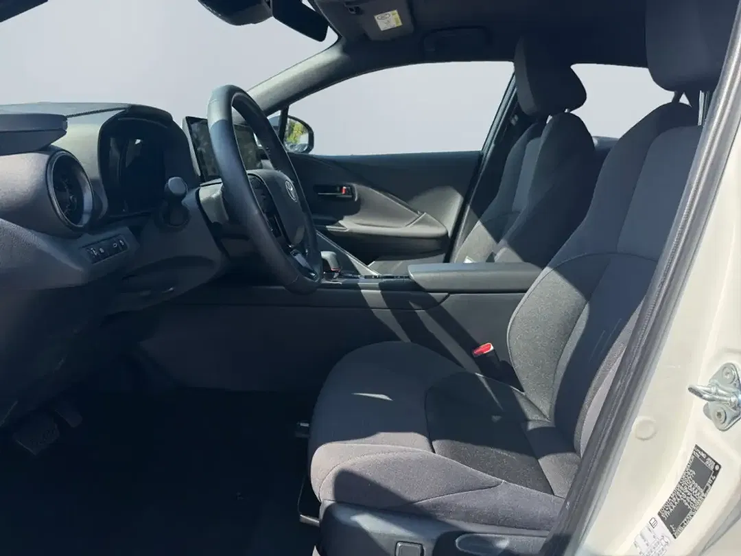 Toyota C-HR Hybrid Teamplayer - Thumbnail 6