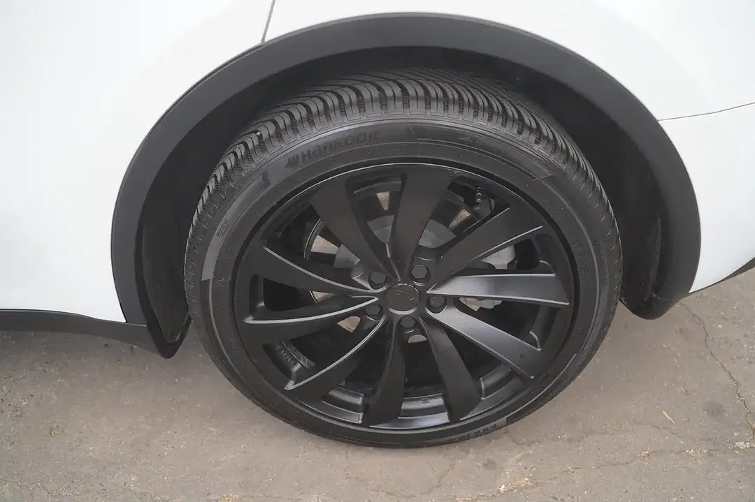 Tesla Model Y AWD Long Range - Thumbnail 13