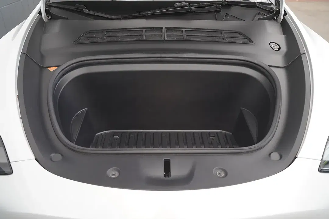Tesla Model Y AWD Long Range - Thumbnail 14