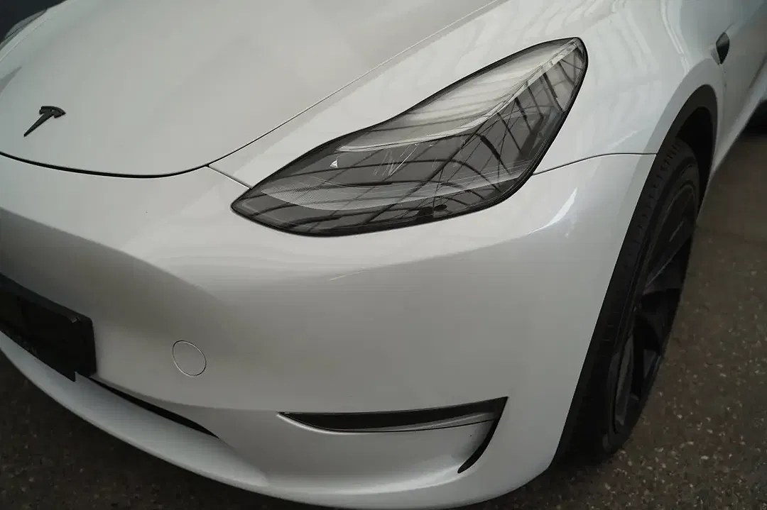 Tesla Model Y AWD Long Range - Thumbnail 15