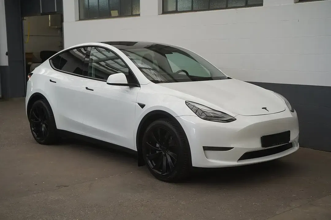 Tesla Model Y AWD Long Range - Thumbnail 19