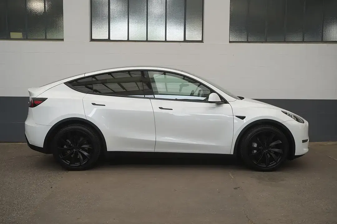 Tesla Model Y AWD Long Range - Thumbnail 20