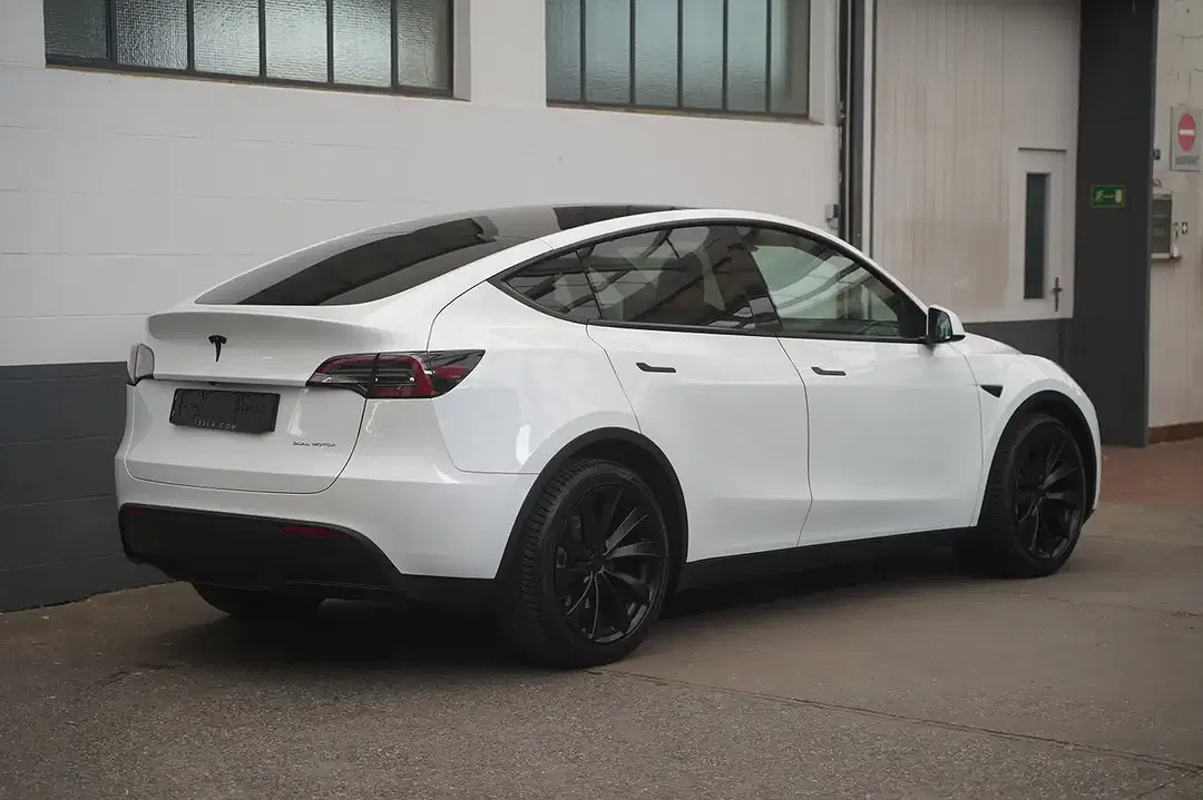 Tesla Model Y AWD Long Range - Thumbnail 21