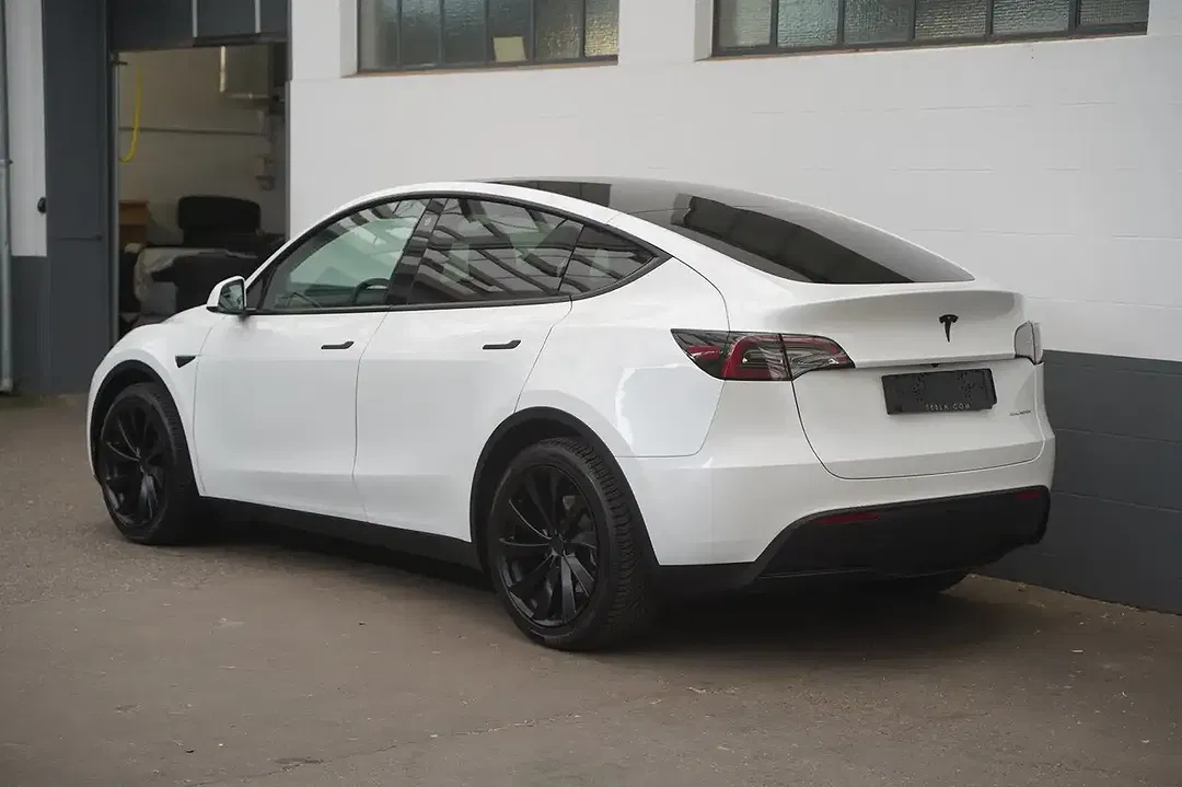 Tesla Model Y AWD Long Range - Thumbnail 5