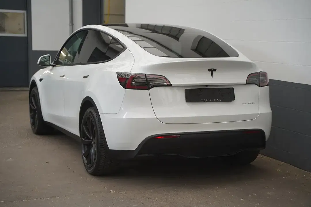 Tesla Model Y AWD Long Range - Thumbnail 6