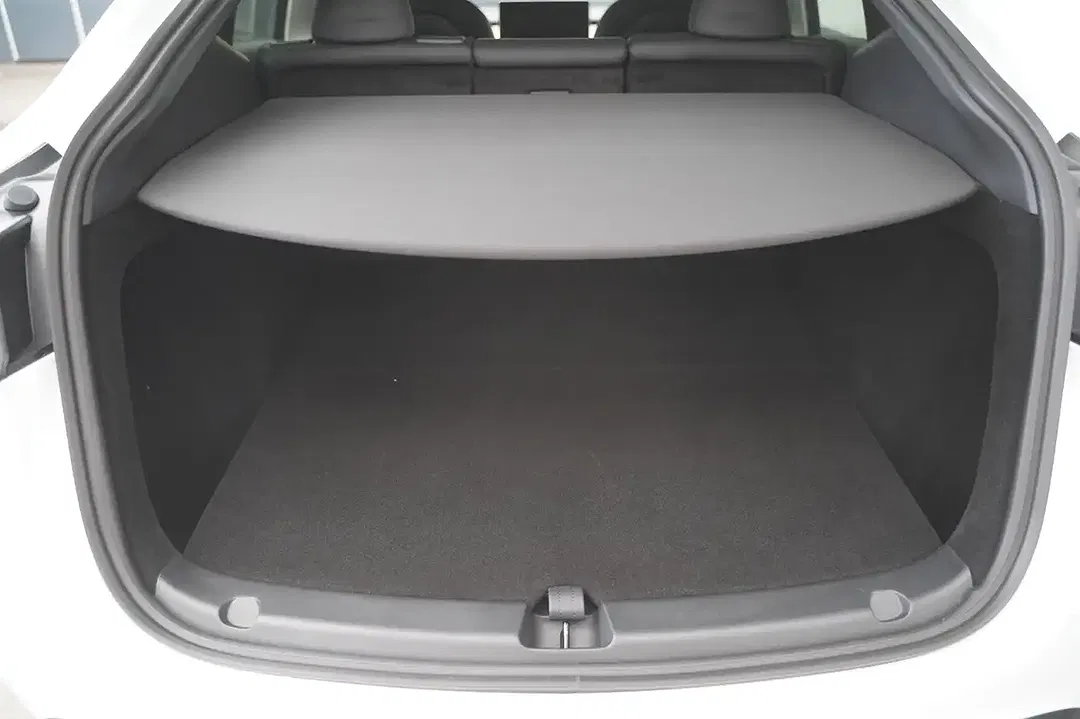 Tesla Model Y AWD Long Range - Thumbnail 7