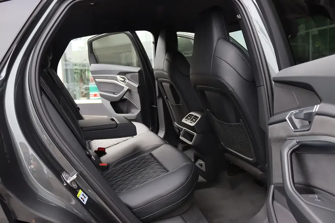 Audi Q8 55 e-tron quattro Sportback S line - Thumbnail 10