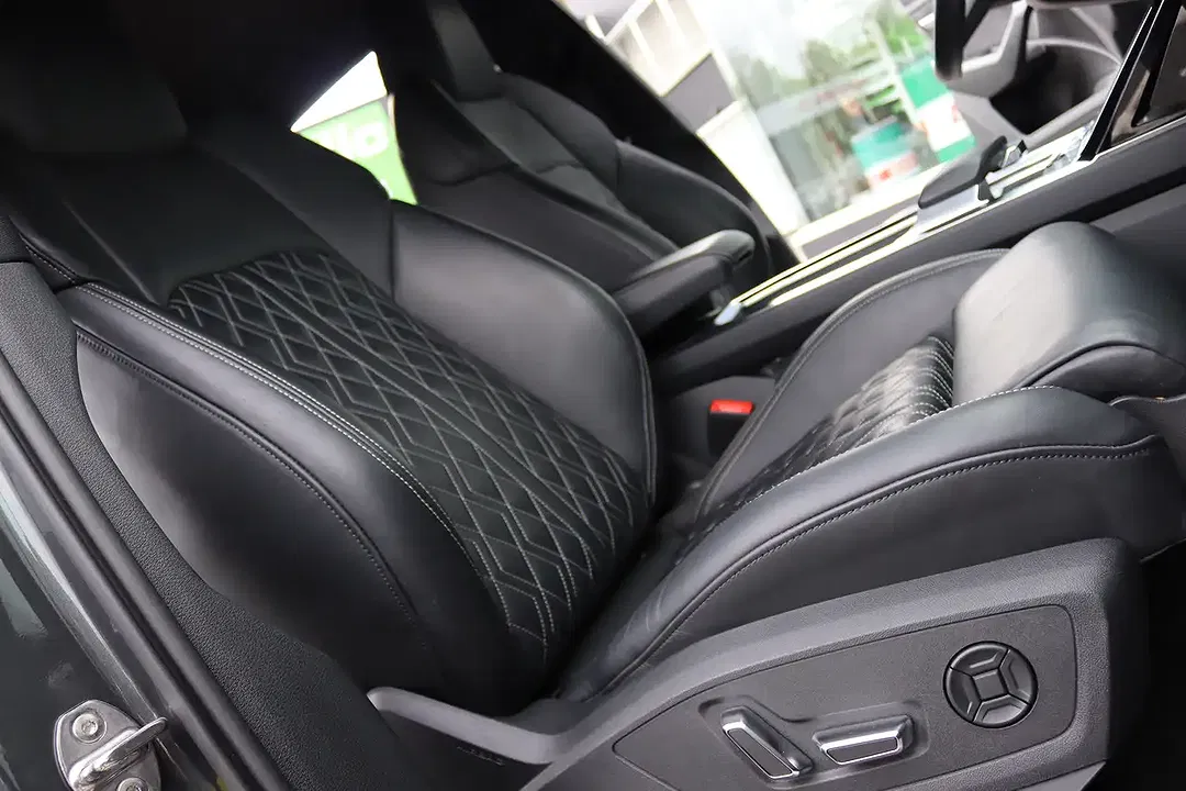 Audi Q8 55 e-tron quattro Sportback S line - Thumbnail 11