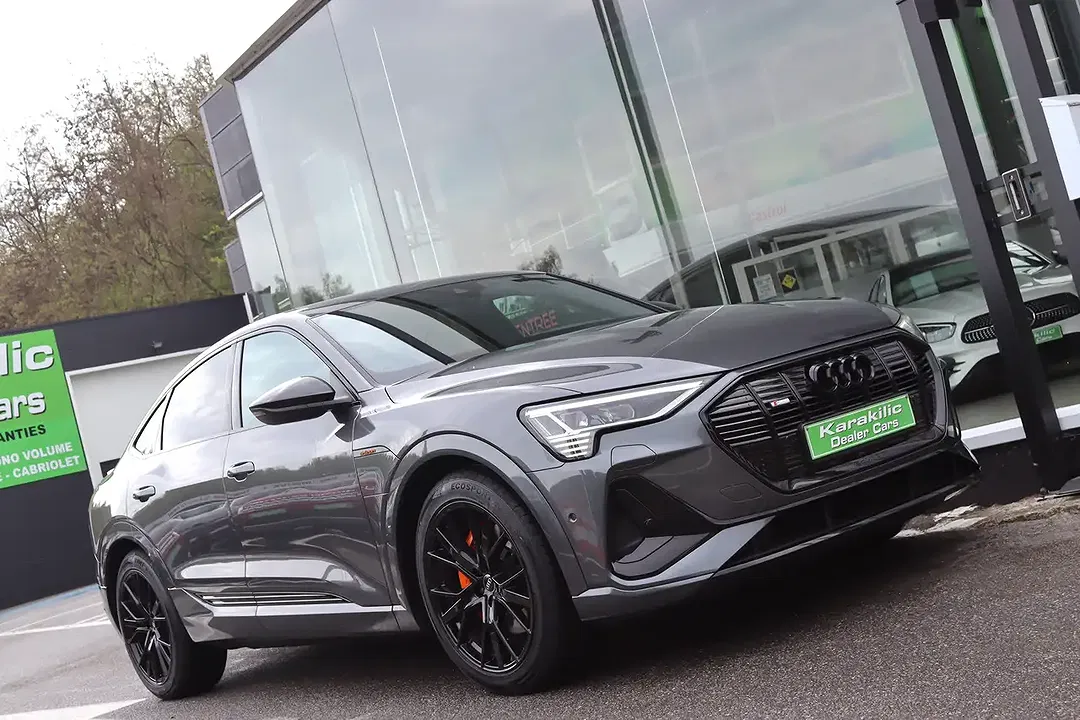 Audi Q8 55 e-tron quattro Sportback S line - Thumbnail 3
